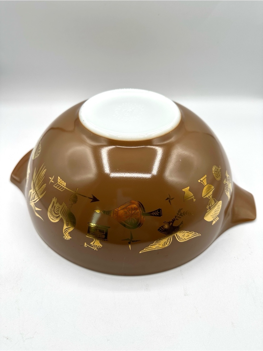 Pyrex #444, Cinderella Mixing Bowl. Earl American 1960s pattern. 4 Quart